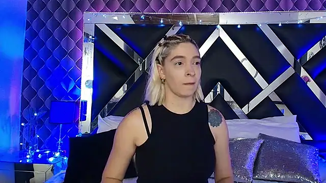 victoriaa lee  online show from March 9, 6:55 pm