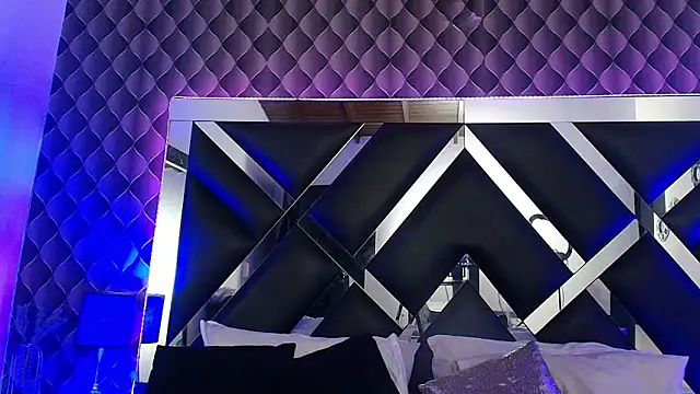 victoriaa lee  online show from November 8, 8:45 pm