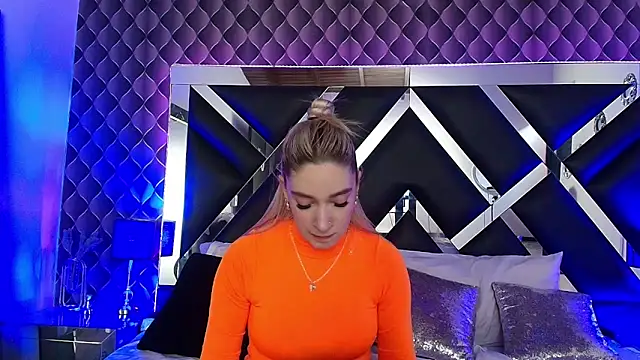 victoriaa lee  online show from October 27, 7:15 pm