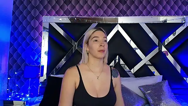 victoriaa lee  online show from March 31, 7:38 pm