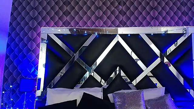 victoriaa lee  online show from April 4, 7:42 pm