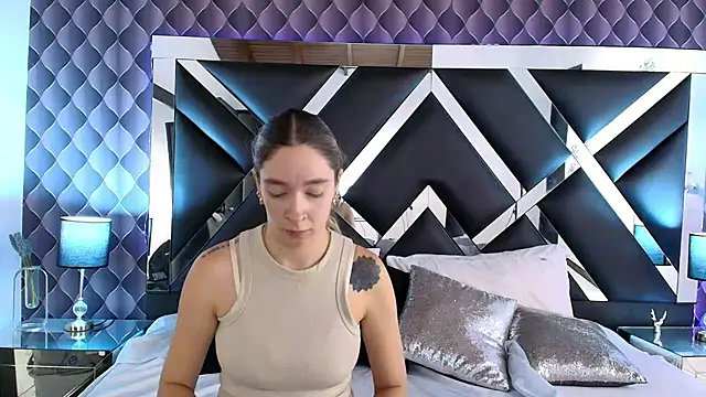victoriaa lee  online show from February 10, 7:17 pm