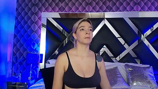 victoriaa lee  online show from December 1, 11:27 pm