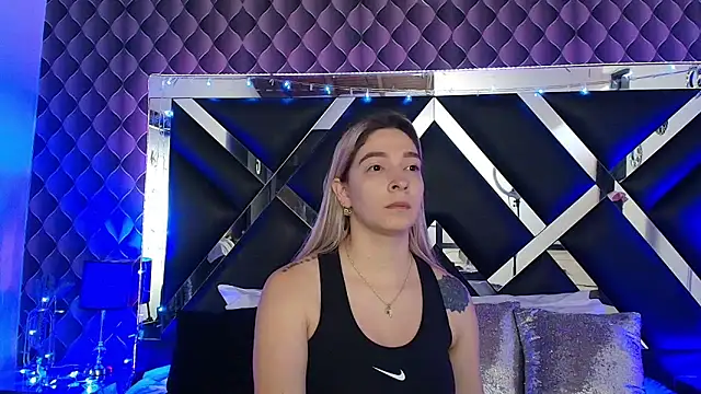 Snapshot of victoriaa_lee_ chatting on January 17, 8:12 pm victoriaa lee online show from January 17, 8:12 pm