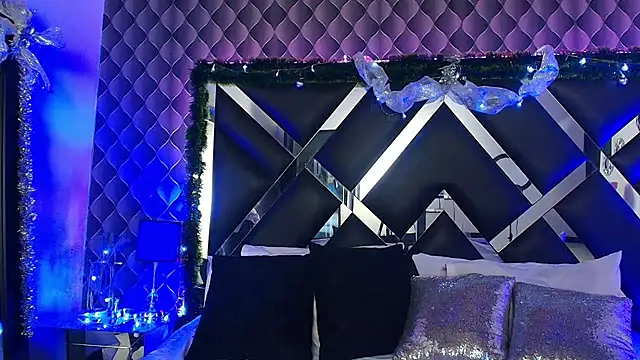 Snapshot of victoriaa_lee_ chatting on December 5, 7:55 pm victoriaa lee online show from December 5, 7:55 pm