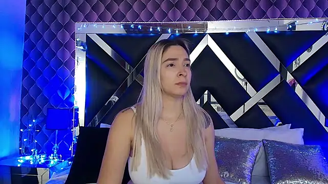 Snapshot of victoriaa_lee_ chatting on January 6, 7:40 pm victoriaa lee online show from January 6, 7:40 pm