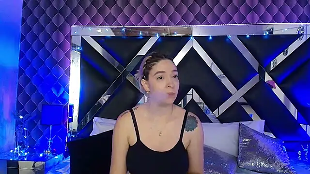 victoriaa lee  online show from April 13, 7:51 pm