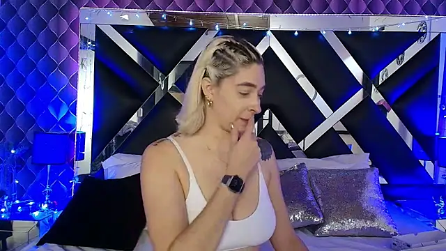 victoriaa lee  online show from March 15, 7:21 pm