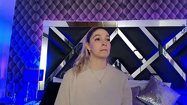 victoriaa lee  online show from November 18, 8:34 pm