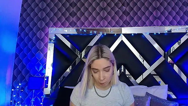 victoriaa lee  online show from March 21, 7:07 pm