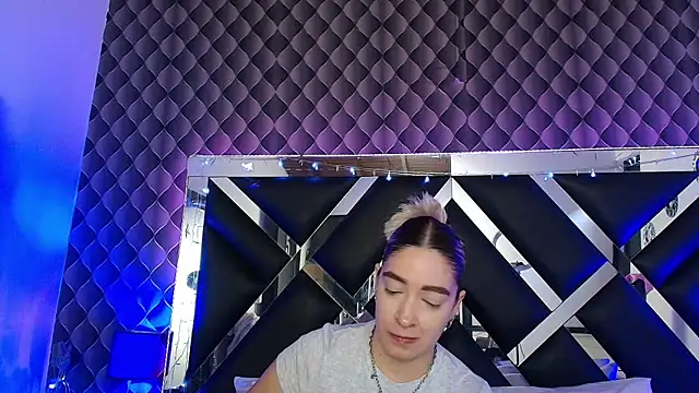 Snapshot of victoriaa_lee_ chatting on June 19, 7:20 pm victoriaa lee online show from June 19, 7:20 pm
