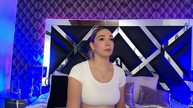 victoriaa lee  online show from October 24, 8:08 pm