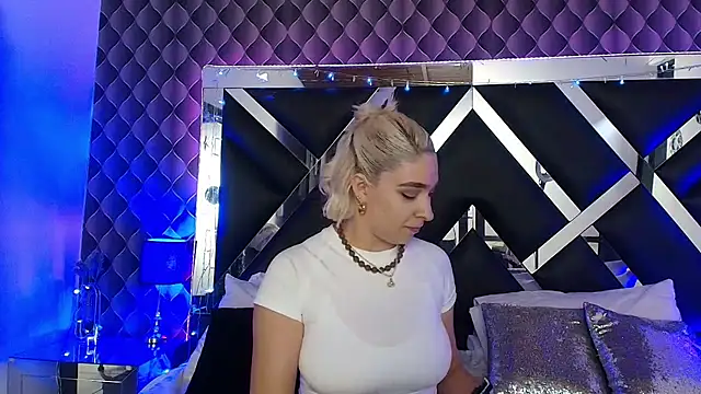 Snapshot of victoriaa_lee_ chatting on July 18, 7:00 pm victoriaa lee online show from July 18, 7:00 pm