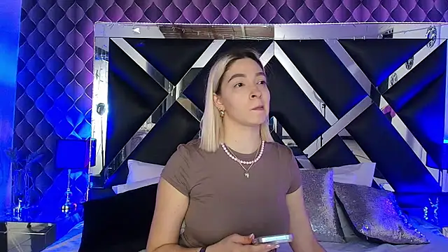 Snapshot of victoriaa_lee_ chatting on May 8, 7:28 pm victoriaa lee online show from May 8, 7:28 pm