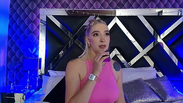 Snapshot of victoriaa_lee_ chatting on February 12, 8:30 pm victoriaa lee online show from February 12, 8:30 pm