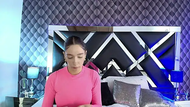 victoriaa lee  online show from February 25, 9:48 pm