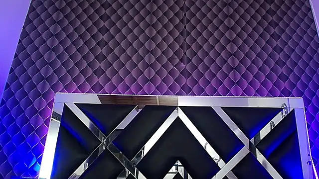 victoriaa lee  online show from October 25, 7:25 pm