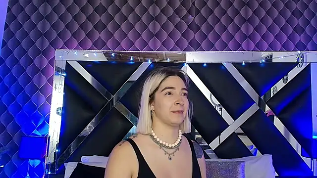 Snapshot of victoriaa_lee_ chatting on June 6, 7:30 pm victoriaa lee online show from June 6, 7:30 pm
