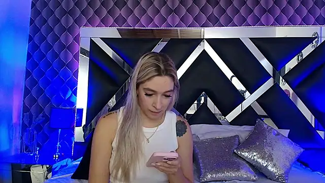 victoriaa lee  online show from November 19, 7:36 pm