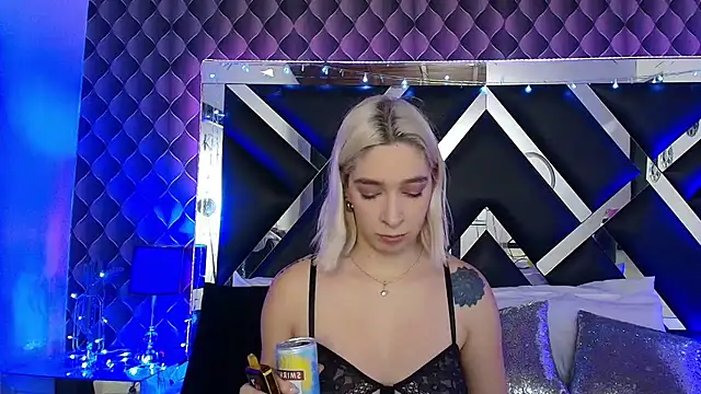 victoriaa lee  online show from March 7, 7:41 pm