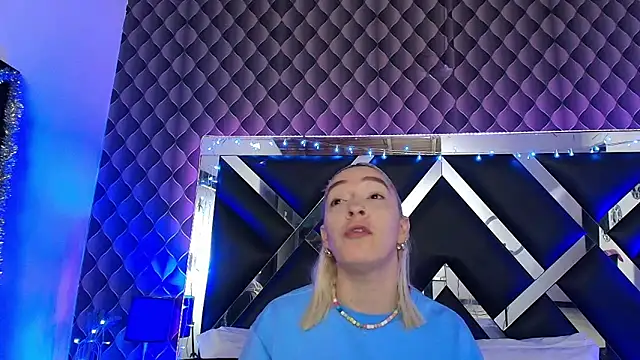 Snapshot of victoriaa_lee_ chatting on February 26, 7:47 pm victoriaa lee online show from February 26, 7:47 pm