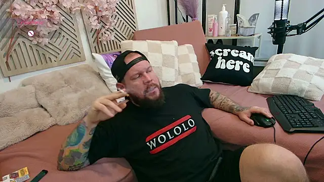 xBuzzRightHerex online show from January 17, 9:35 am