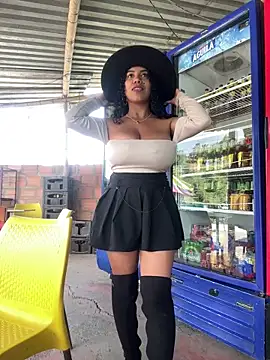 Snapshot of serena_willow chatting on November 18, 7:50 pm serena willow online show from November 18, 7:50 pm