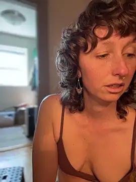 mossy kiss online show from April 7, 6:32 pm
