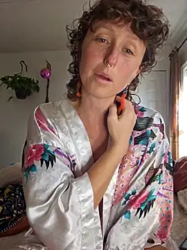 Snapshot of mossy_kiss chatting on November 1, 8:25 pm mossy kiss online show from November 1, 8:25 pm