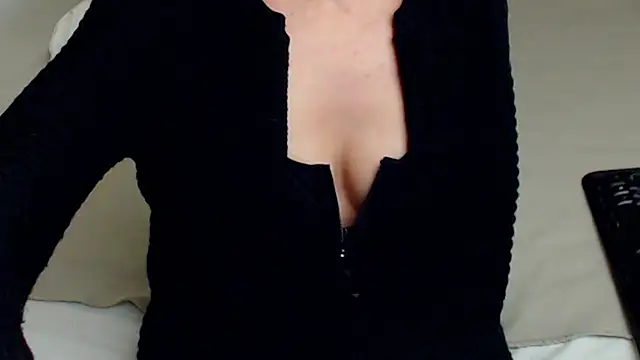 Snapshot of AylyneRichards chatting on October 16, 4:54 am AylyneRichards online show from October 16, 4:54 am