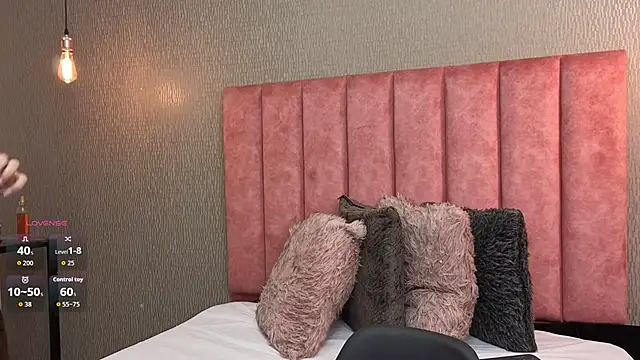 Alexa Thaylor  online show from June 2, 4:40 pm