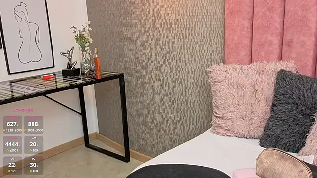 Alexa Thaylor  online show from May 31, 6:09 pm