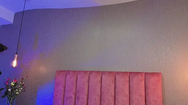 Alexa Thaylor  online show from February 17, 3:20 pm