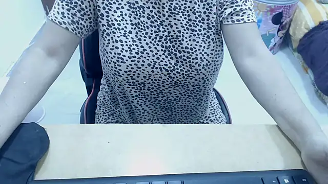 Valentina lara01 online show from November 29, 11:27 pm