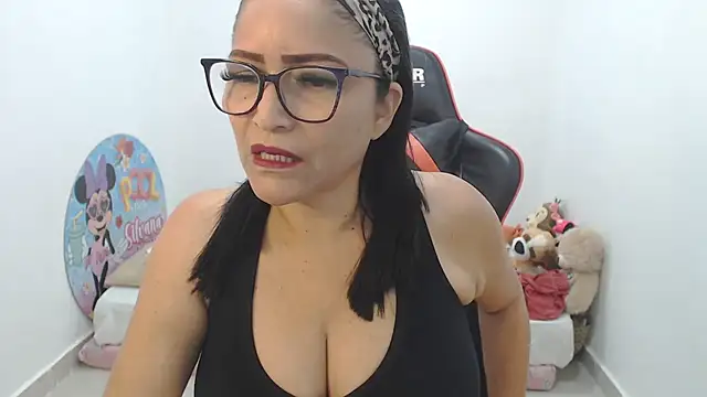 Valentina lara01 online show from December 20, 5:32 am