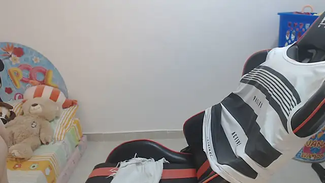 Valentina lara01 online show from February 5, 5:47 am