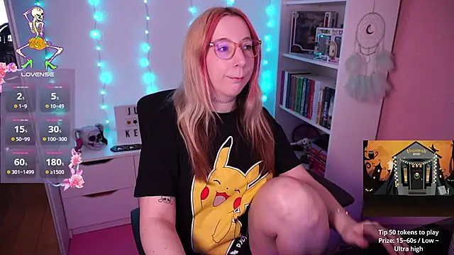 Snapshot of JustKerry chatting on October 29, 9:30 am JustKerry online show from October 29, 9:30 am