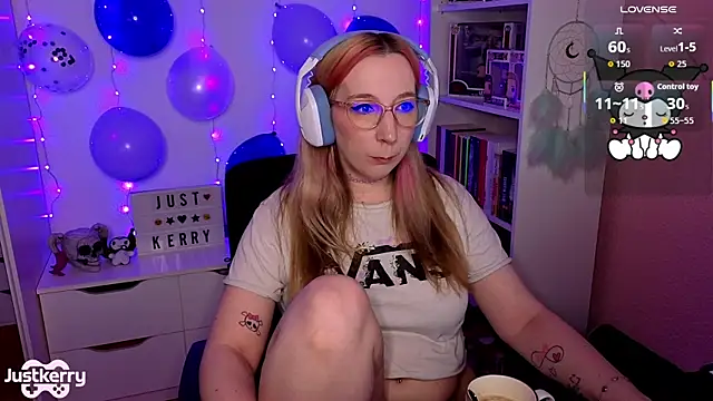 Snapshot of JustKerry chatting on November 20, 1:01 pm JustKerry online show from November 20, 1:01 pm