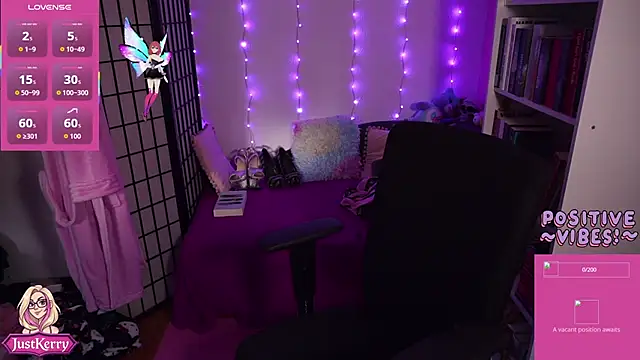 Snapshot of JustKerry chatting on October 24, 8:35 am JustKerry online show from October 24, 8:35 am