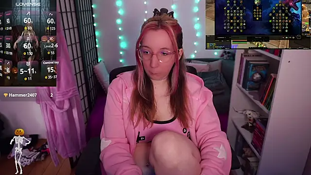 Snapshot of JustKerry chatting on October 23, 8:35 am JustKerry online show from October 23, 8:35 am