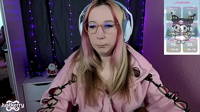 Snapshot of JustKerry chatting on November 27, 9:10 am JustKerry online show from November 27, 9:10 am