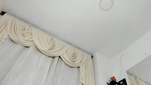 Snapshot of sarita_loven chatting on November 15, 5:00 am sarita loven online show from November 15, 5:00 am