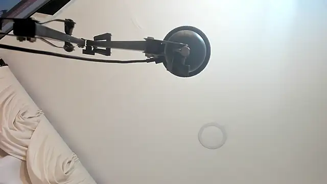 sarita loven online show from April 10, 4:30 am