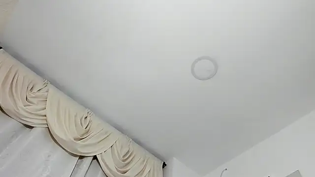 Snapshot of sarita_loven chatting on December 19, 5:00 am sarita loven online show from December 19, 5:00 am