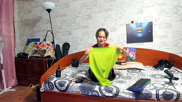 KagamiTayga online show from December 17, 2:38 am