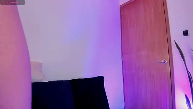 Snapshot of iriss_25 chatting on November 12, 12:31 pm iriss 25 online show from November 12, 12:31 pm