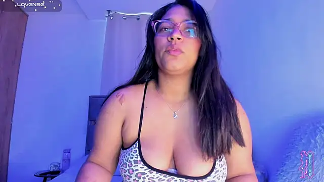 Snapshot of iriss_25 chatting on June 25, 11:26 am iriss 25 online show from June 25, 11:26 am