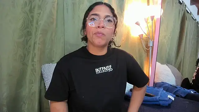 Snapshot of iriss_25 chatting on March 4, 12:44 pm iriss 25 online show from March 4, 12:44 pm