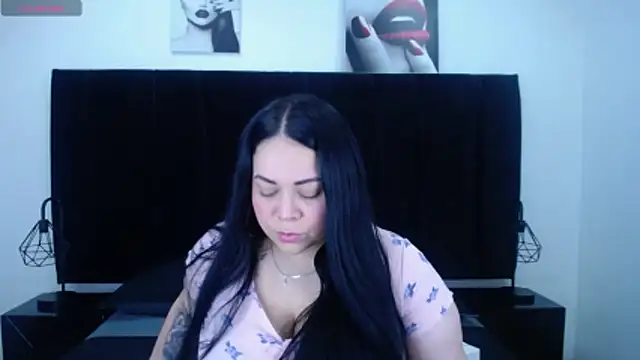 Snapshot of valentina_fox01 chatting on February 5, 10:27 pm valentina fox01 online show from February 5, 10:27 pm