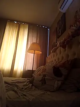 Snapshot of ROXOLANAA_SEXY chatting on March 3, 7:37 am ROXOLANAA SEXY online show from March 3, 7:37 am